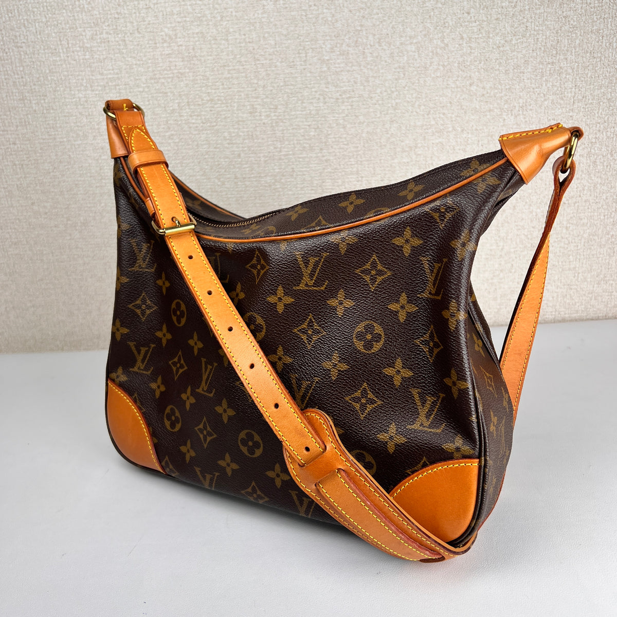 Louis Vuitton Brown Shoulder Bags A-17605