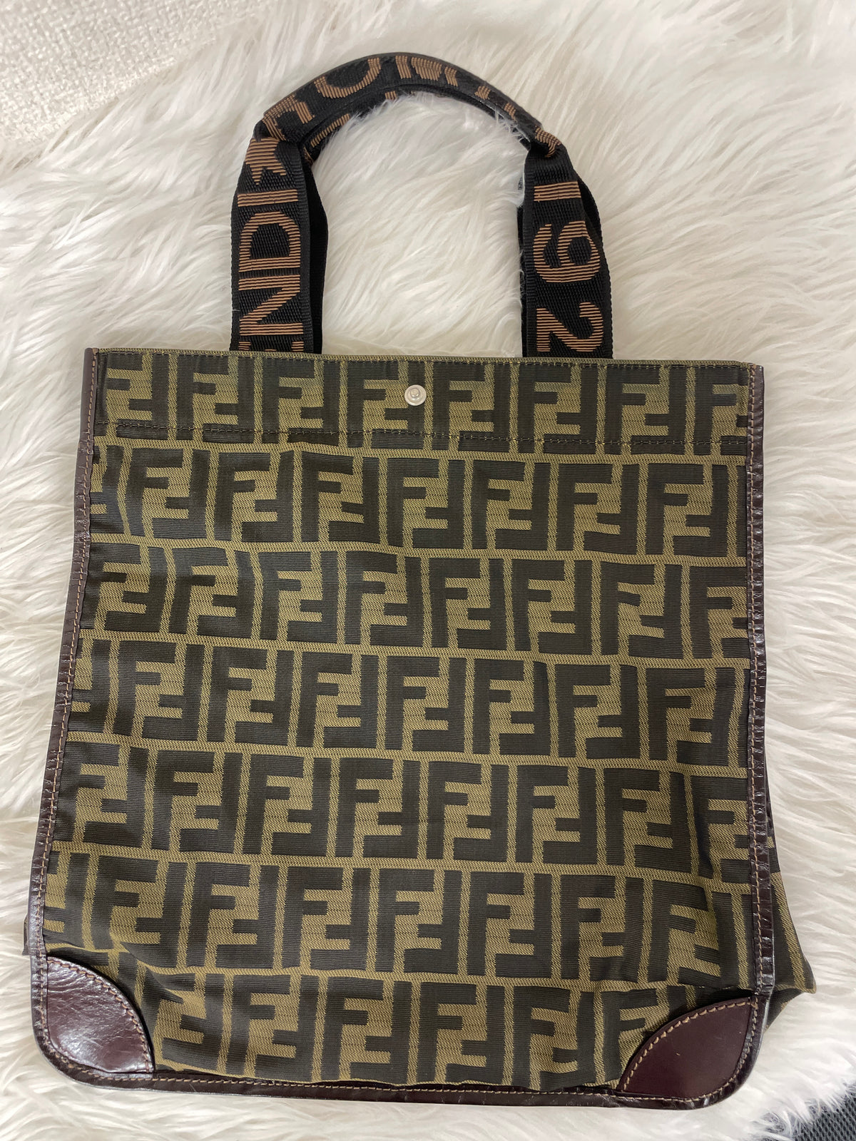 Fendi Beige Tote Bags A-17612
