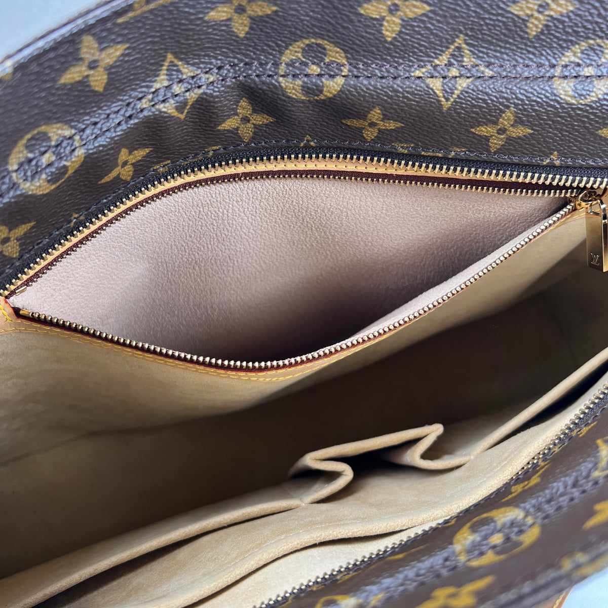 Louis Vuitton Brown Handle Bags A-17629