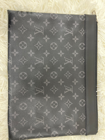 Louis Vuitton Black Pouches A-17636