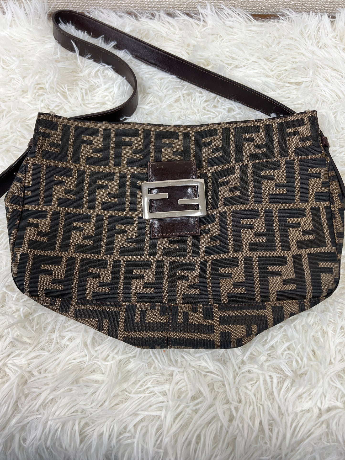 Fendi Beige Shoulder Bags A-17637