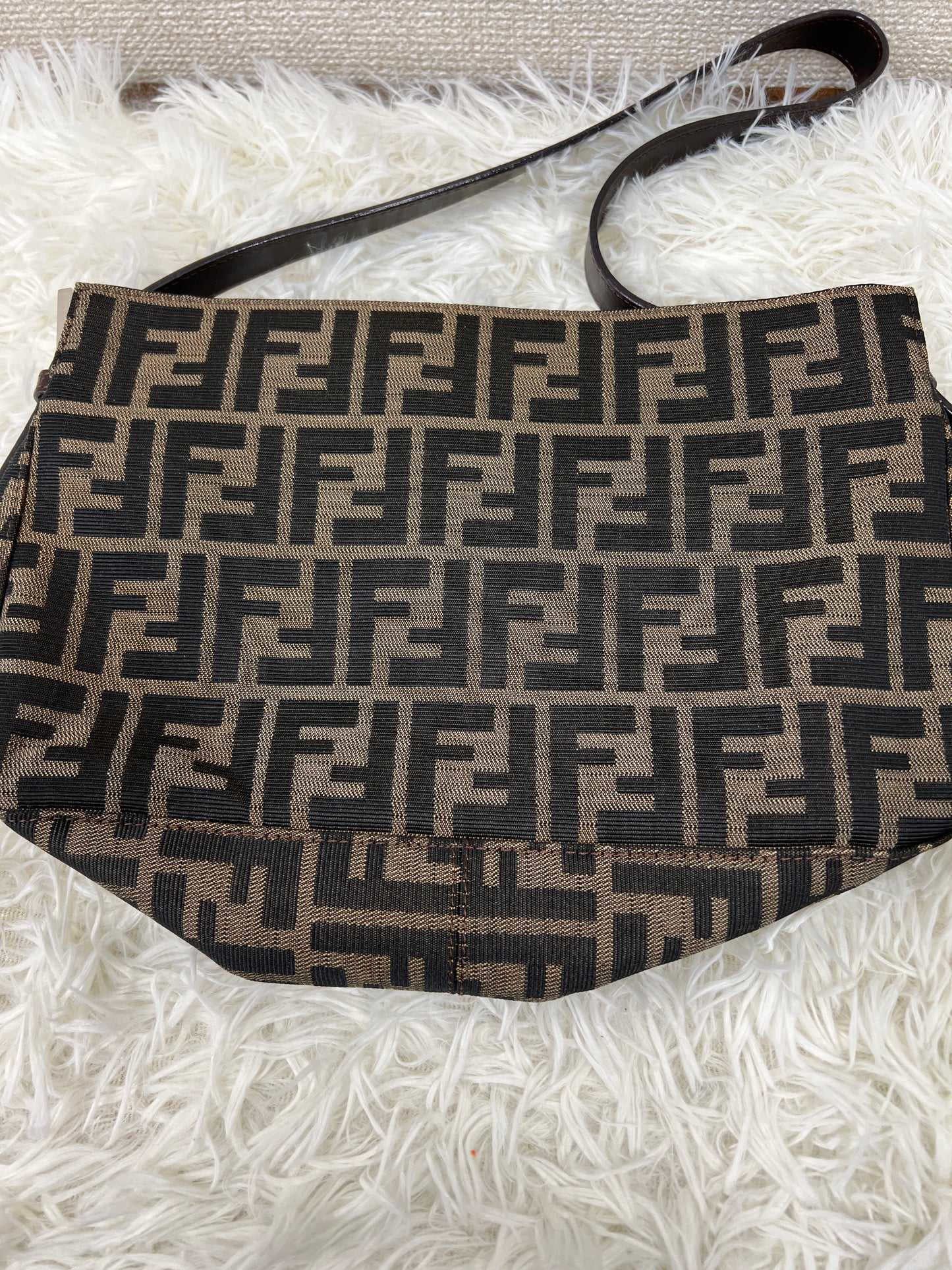 Fendi Beige Shoulder Bags A-17637
