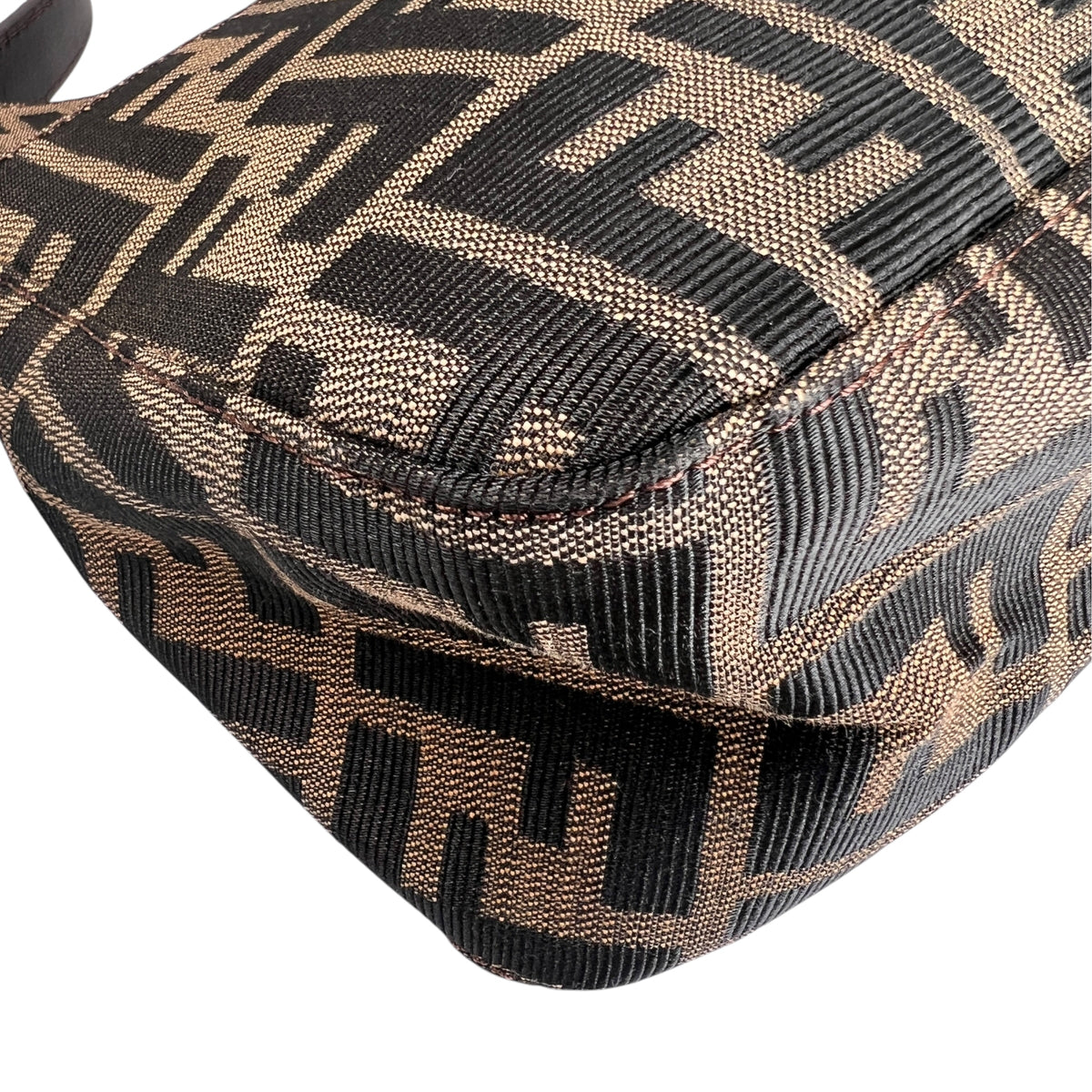 Fendi Beige Shoulder Bags A-17637