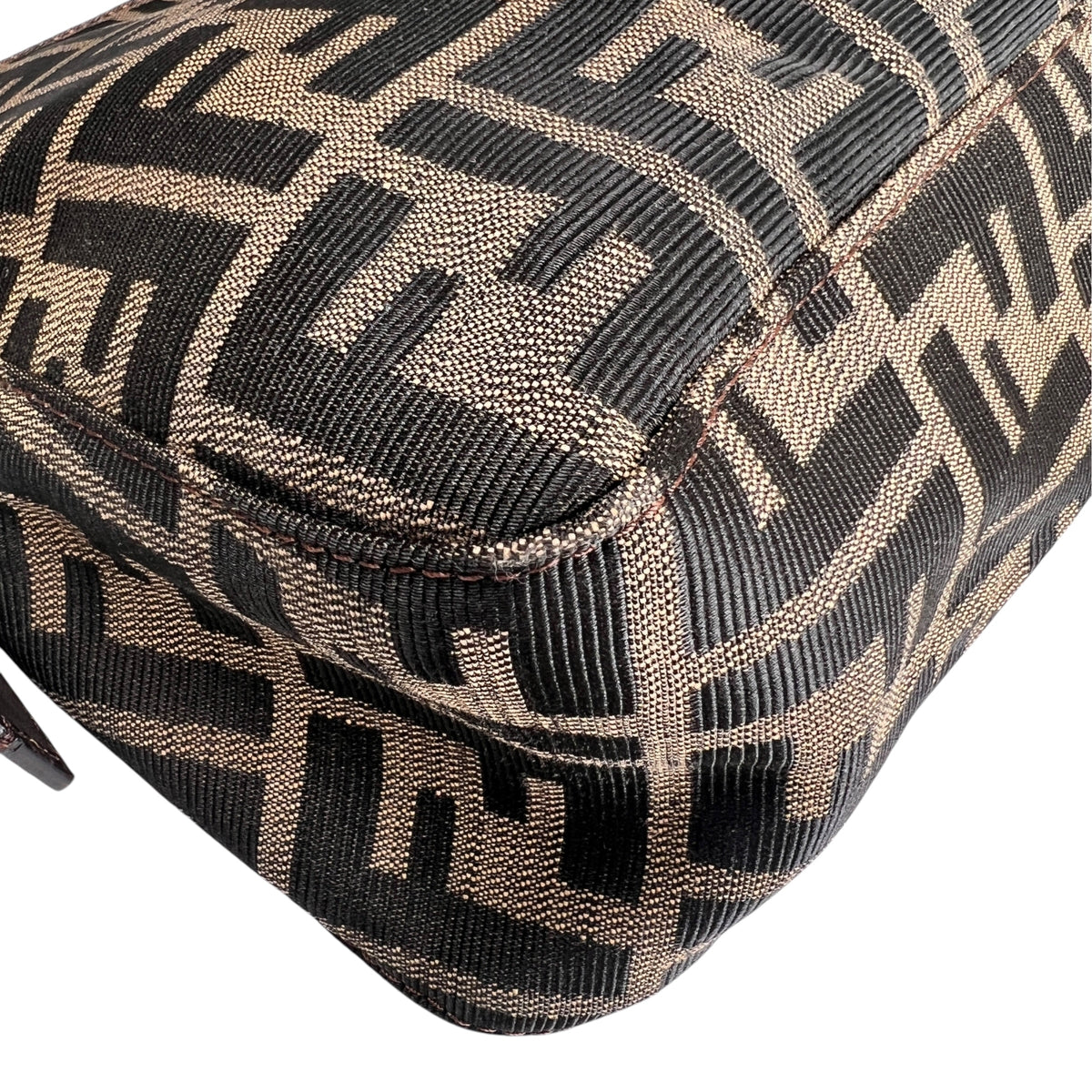Fendi Beige Shoulder Bags A-17637