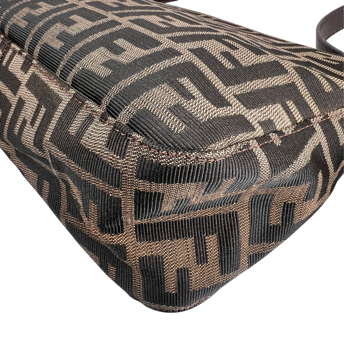 Fendi Beige Shoulder Bags A-17637