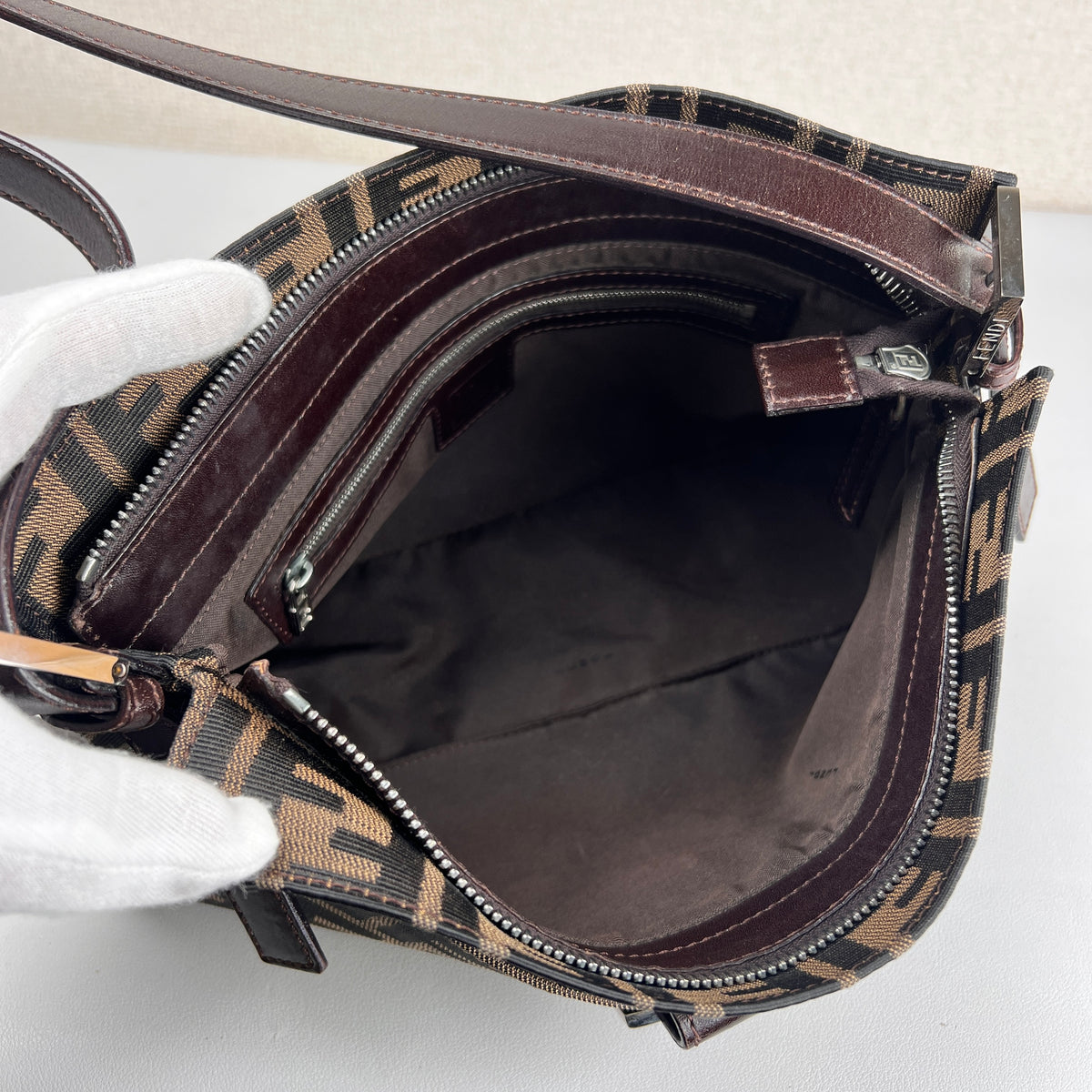Fendi Beige Shoulder Bags A-17637
