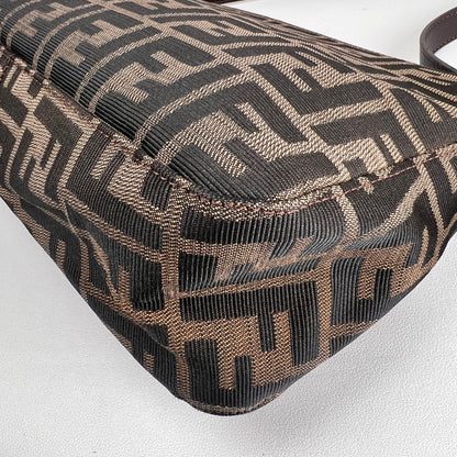 Fendi Beige Shoulder Bags A-17637