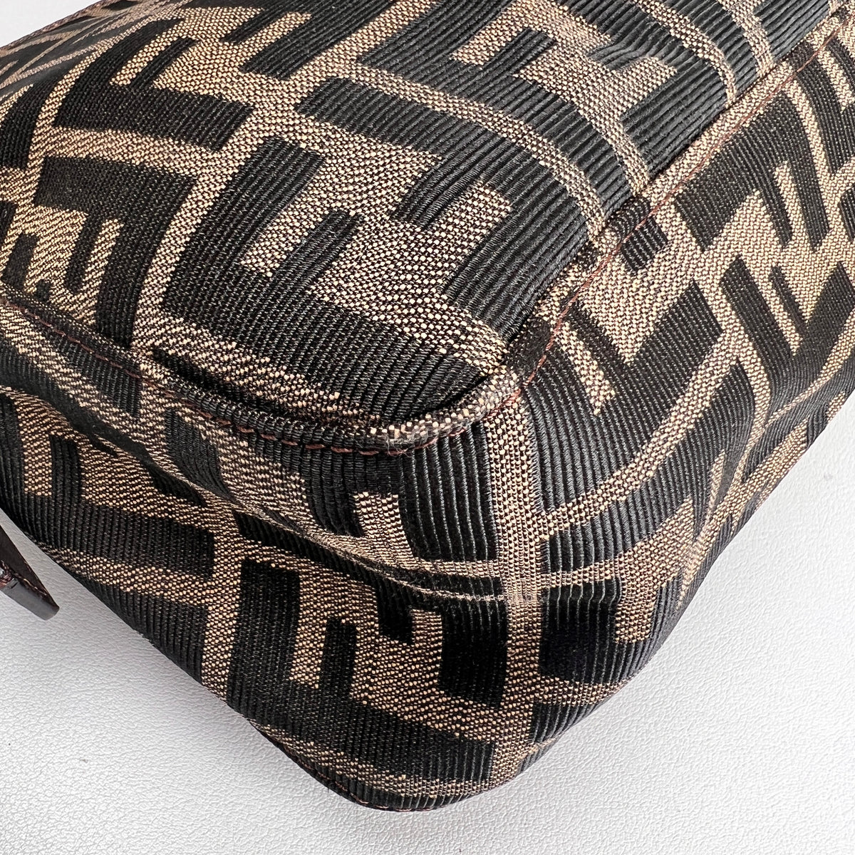 Fendi Beige Shoulder Bags A-17637