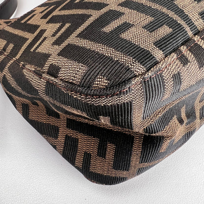Fendi Beige Shoulder Bags A-17637