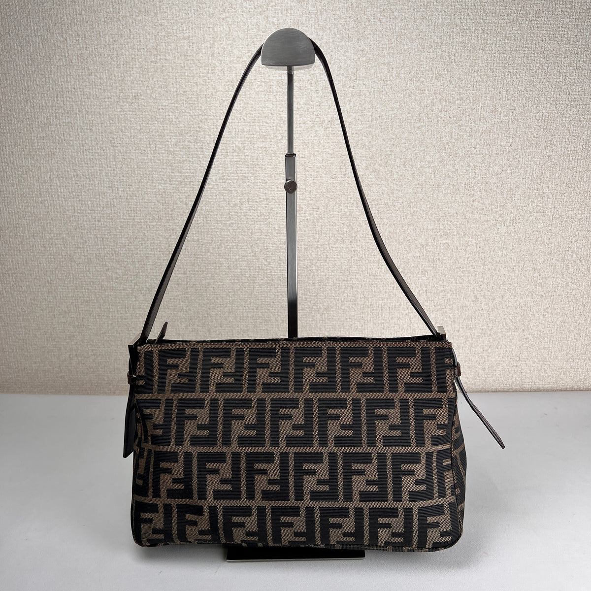Fendi Beige Shoulder Bags A-17637