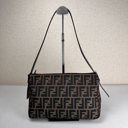 Fendi Beige Shoulder Bags A-17637