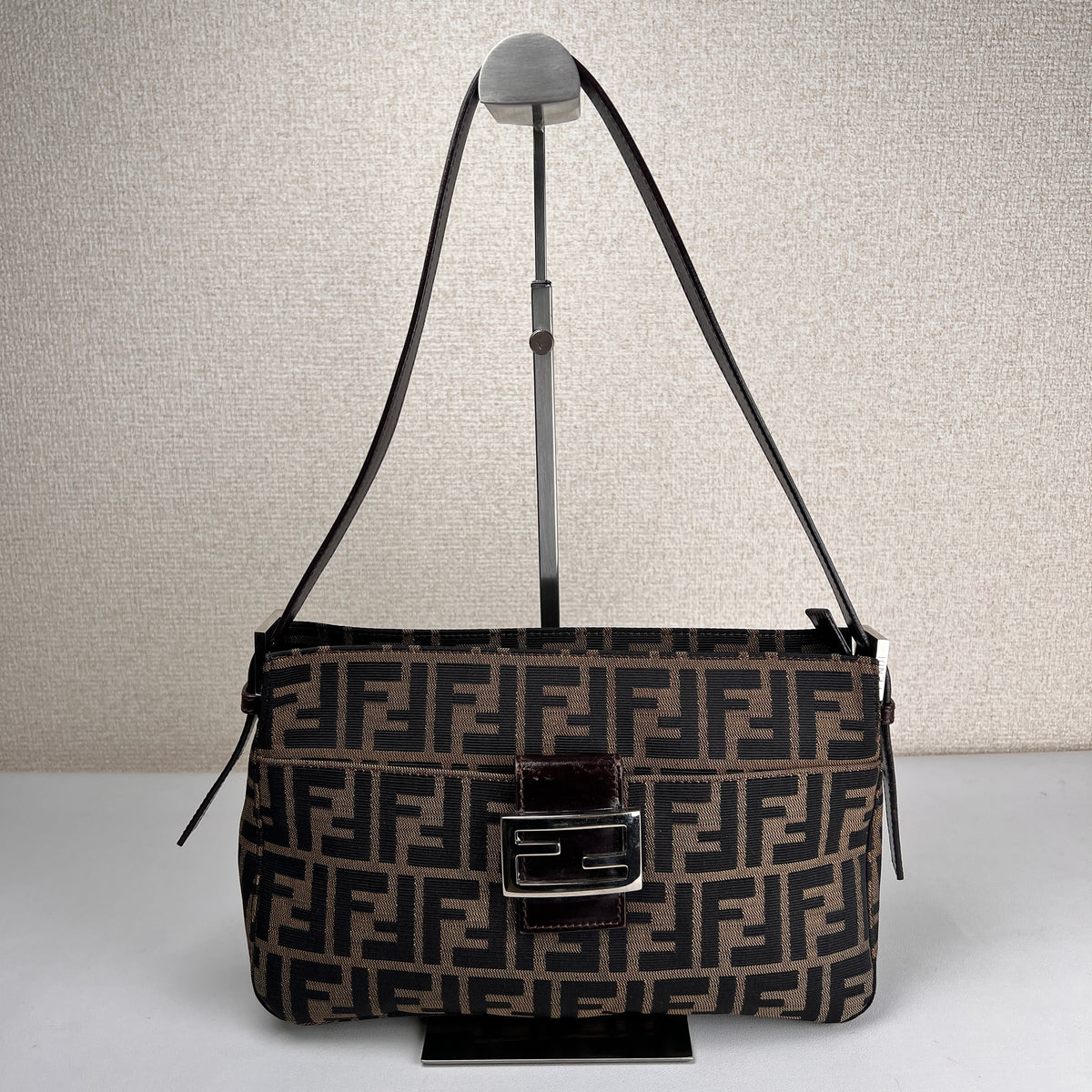 Fendi Beige Shoulder Bags A-17637
