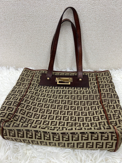 Fendi Beige Tote Bags A-17639
