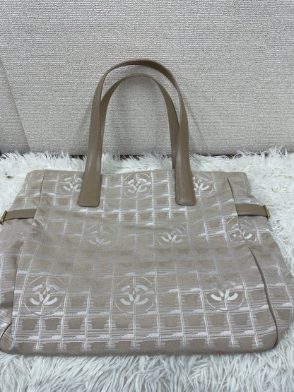 Chanel Beige Tote Bags A-17650