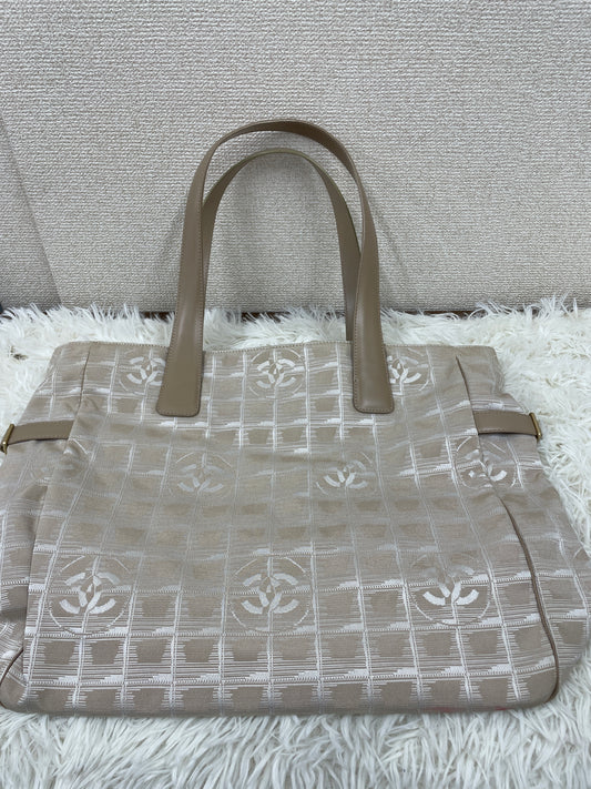 Chanel Beige Tote Bags A-17650