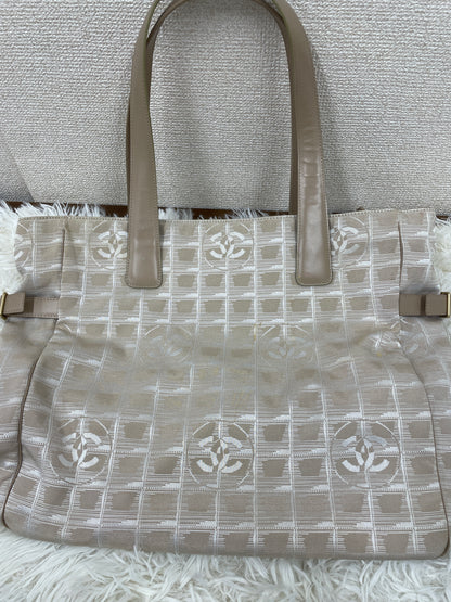 Chanel Beige Tote Bags A-17650