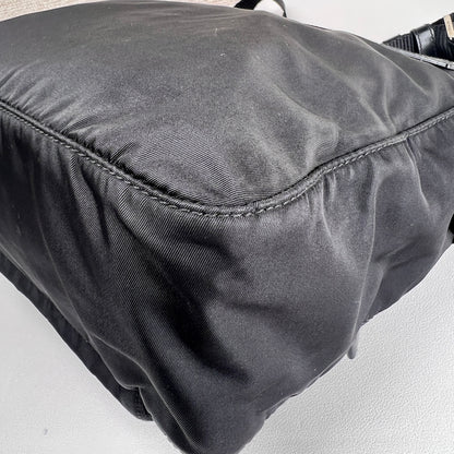Prada Black Shoulder Bags A-17652