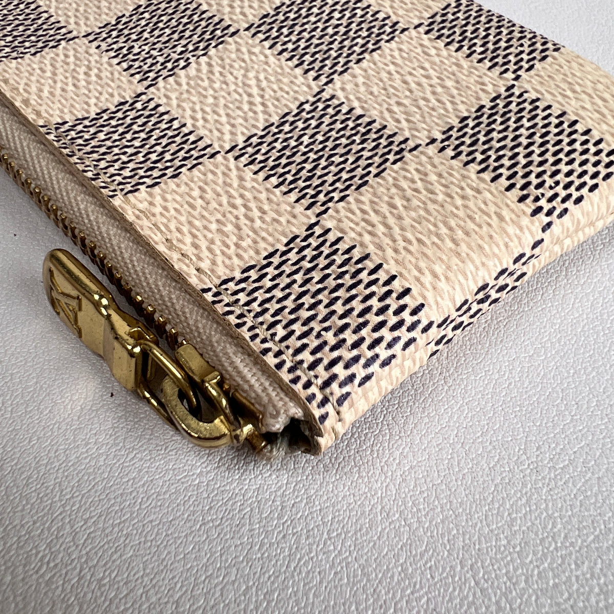 Louis Vuitton Beige Pouches A-17662