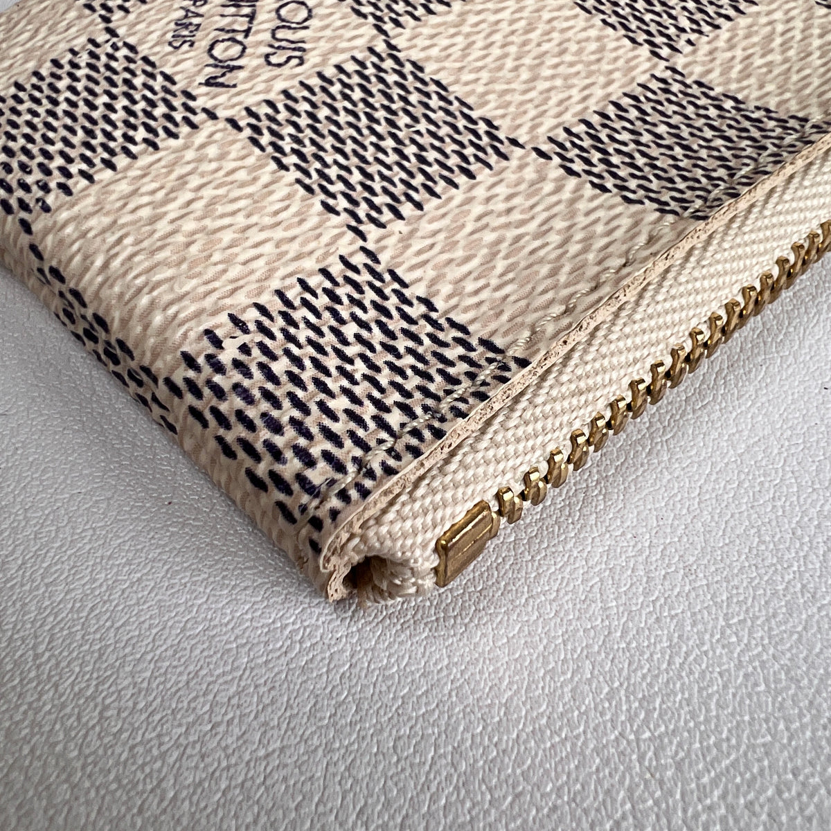 Louis Vuitton Beige Pouches A-17662