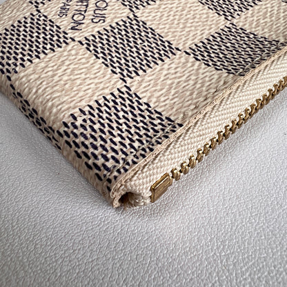 Louis Vuitton Beige Pouches A-17662