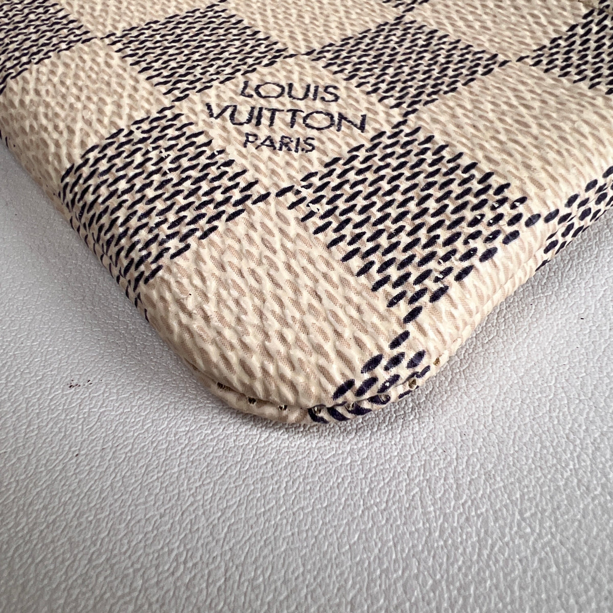 Louis Vuitton Beige Pouches A-17662