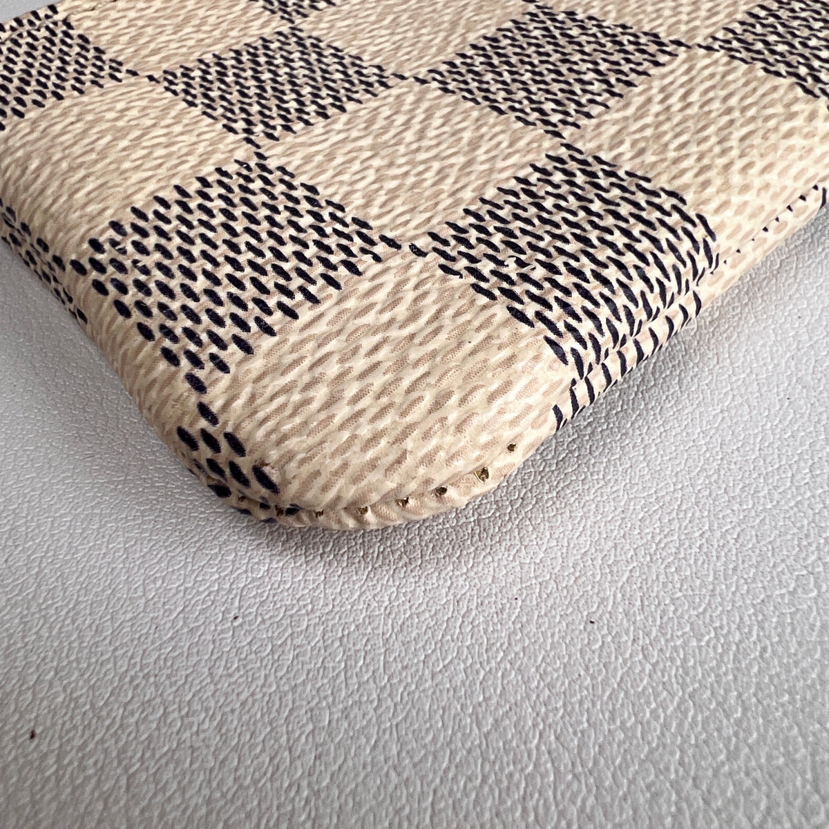 Louis Vuitton Beige Pouches A-17662