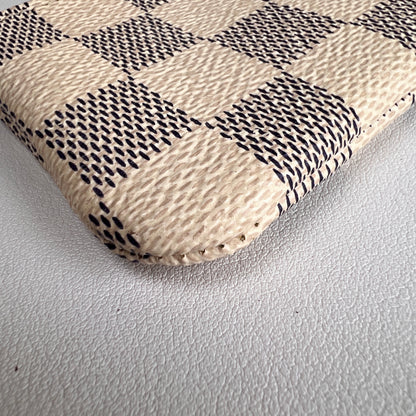 Louis Vuitton Beige Pouches A-17662