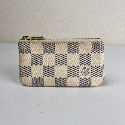 Louis Vuitton Beige Pouches A-17662
