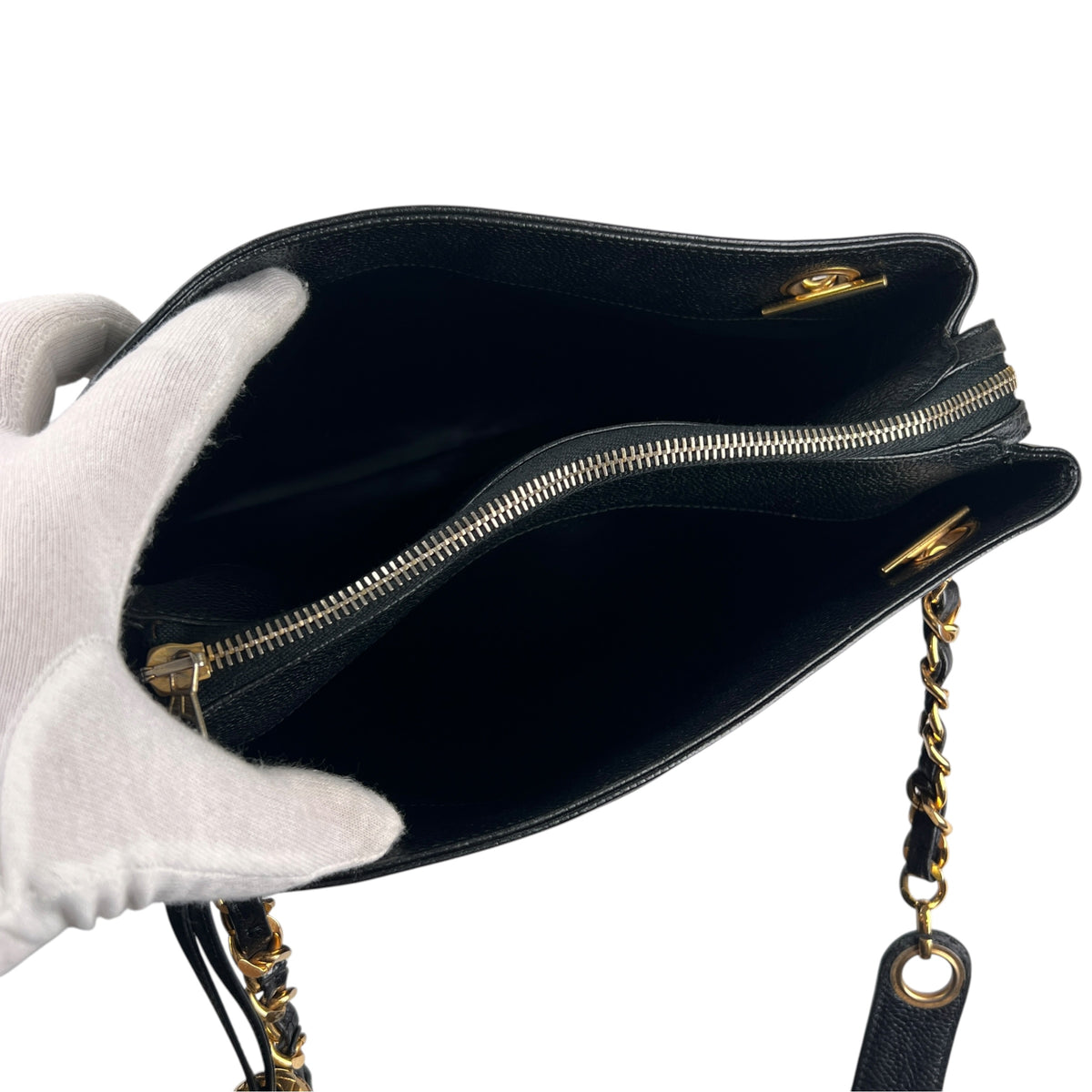 Chanel Black Shoulder Bags A-17681