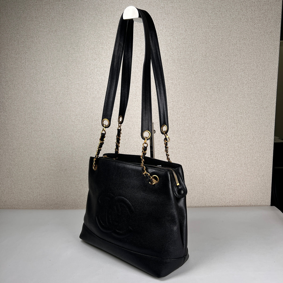 Chanel Black Shoulder Bags A-17681