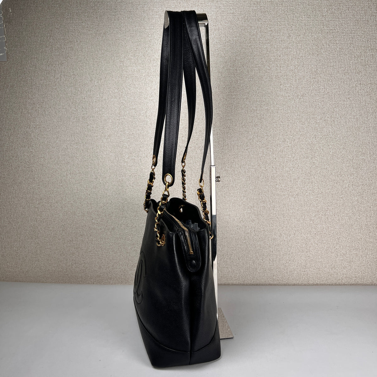 Chanel Black Shoulder Bags A-17681