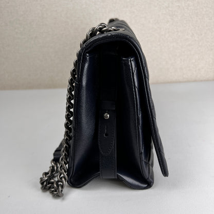 Chanel Black Shoulder Bags A-17682