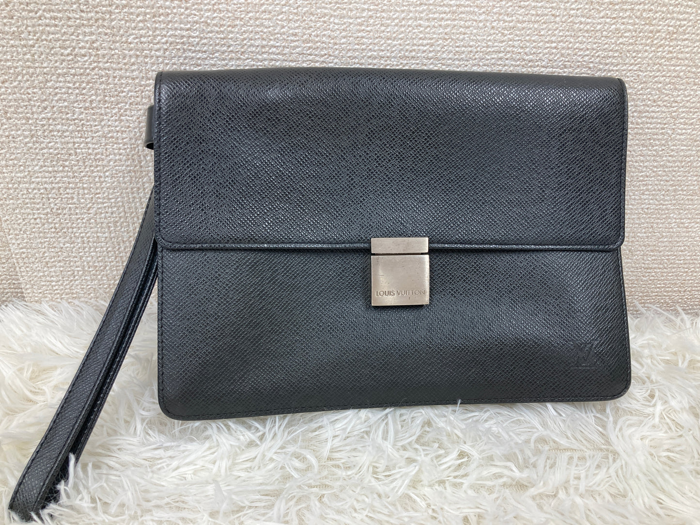 Louis Vuitton Black A-17689