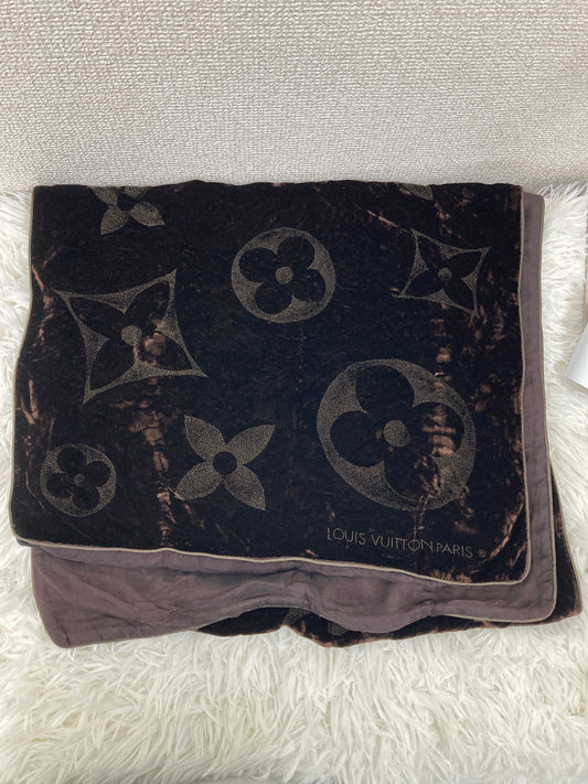 Louis Vuitton Brown Scarves A-17711