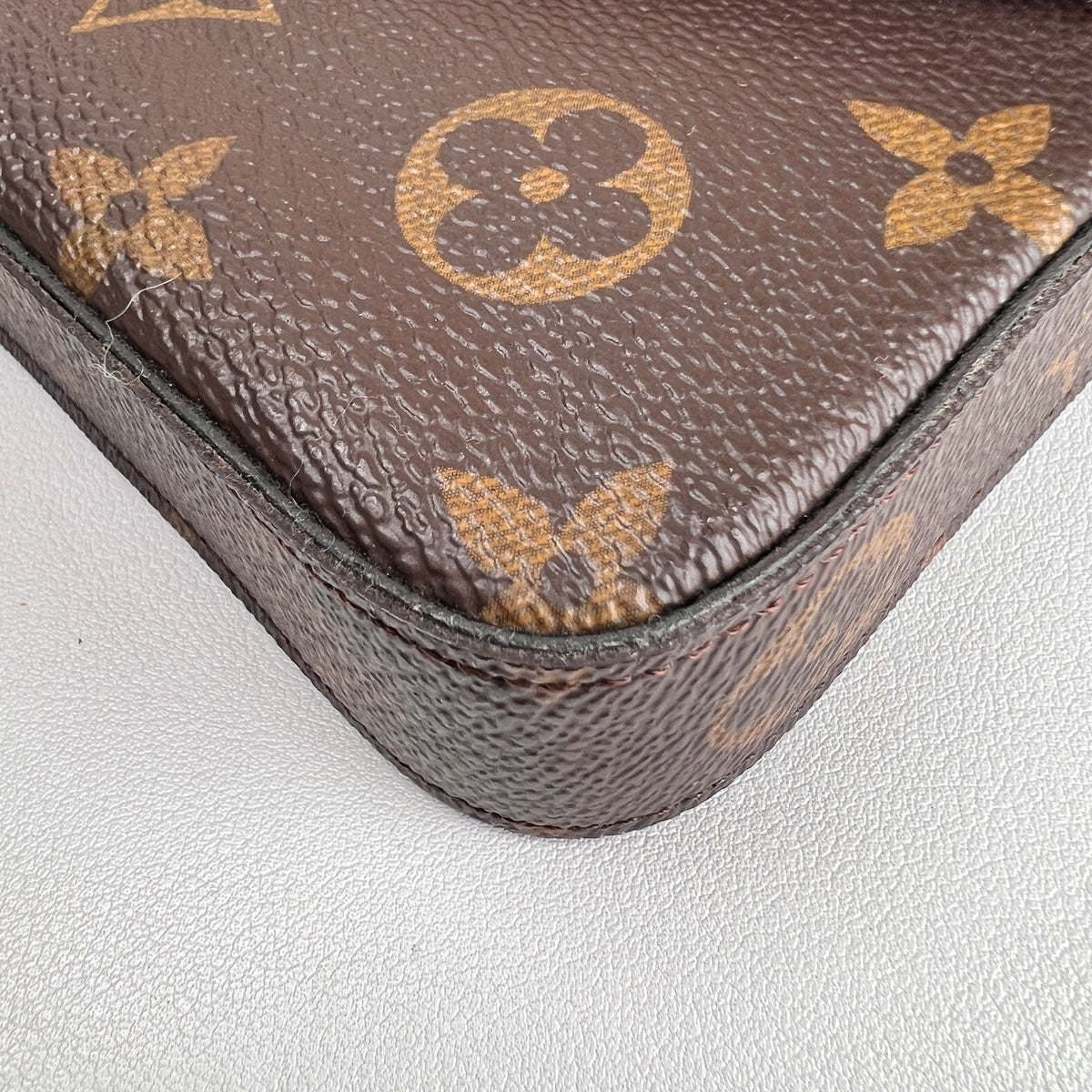 Louis Vuitton Brown Pouches A-17720