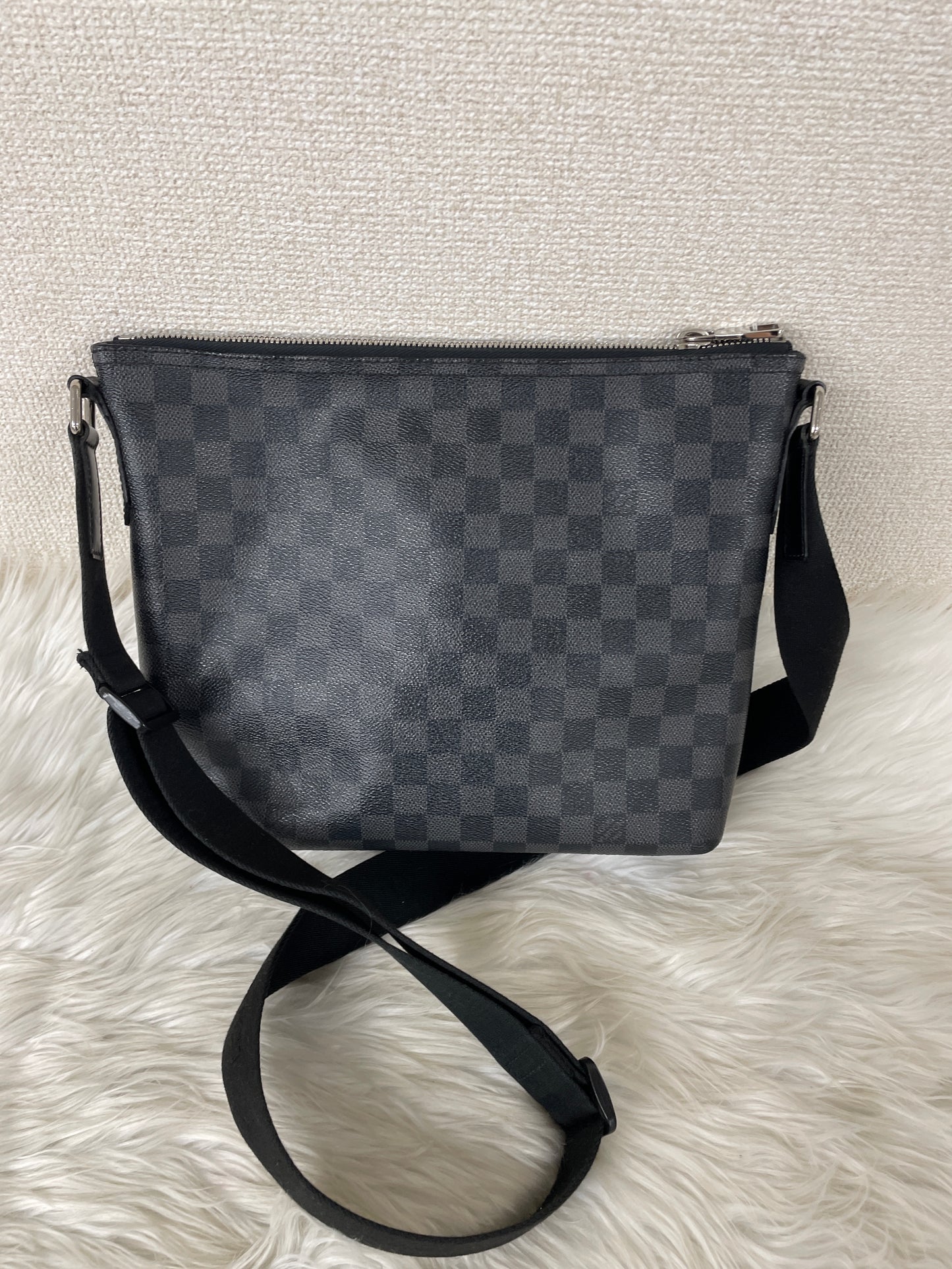 Louis Vuitton Gray Shoulder Bags A-17724