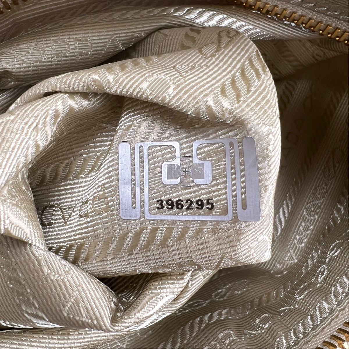 Prada Beige Tote Bags A-17740