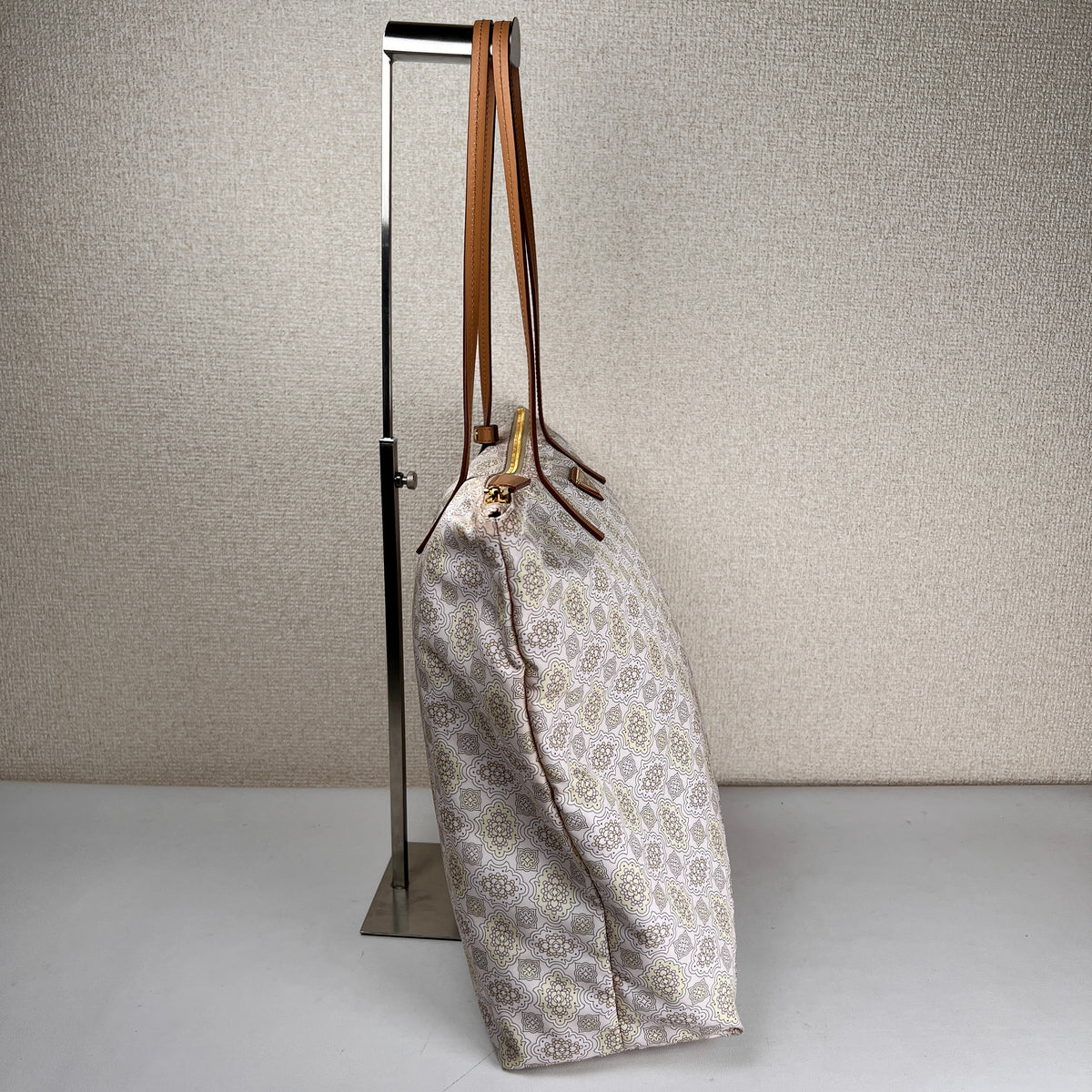 Prada Beige Tote Bags A-17740
