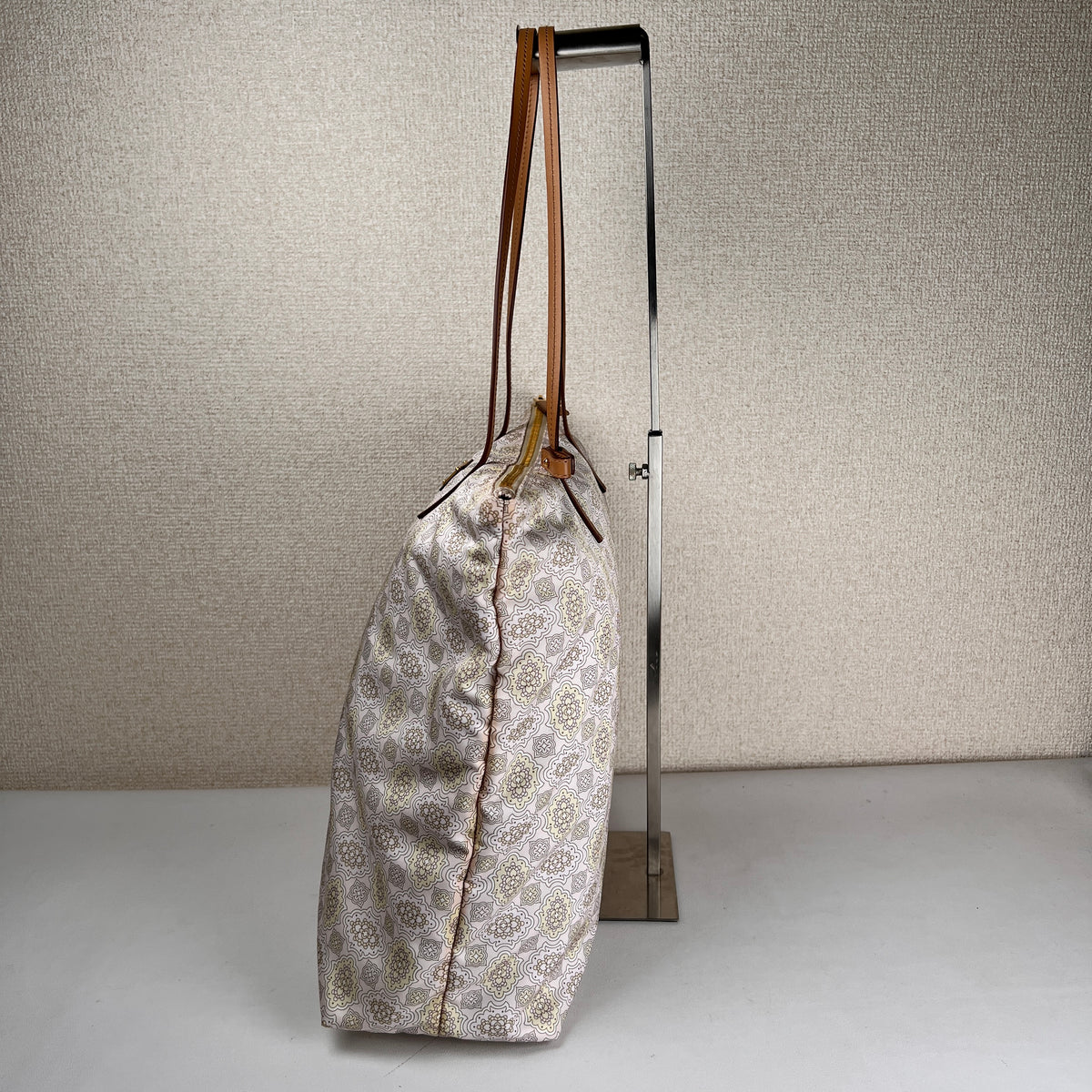 Prada Beige Tote Bags A-17740