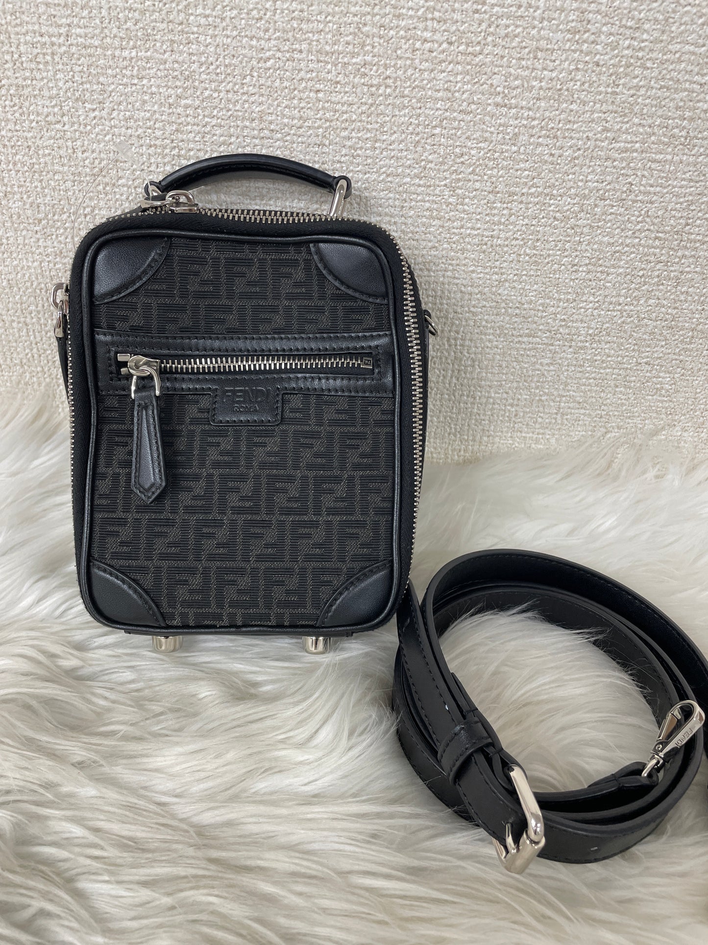 Fendi Black Shoulder Bags A-17745
