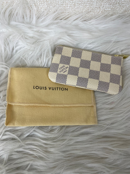 Louis Vuitton White Pouches A-17749
