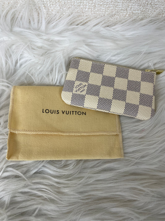 Louis Vuitton White Pouches A-17749