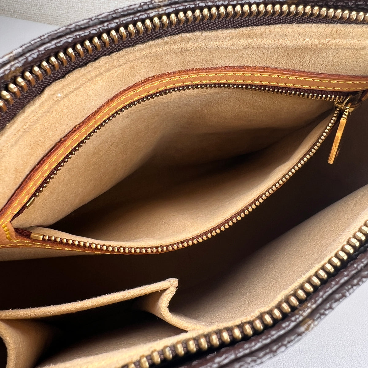 Louis Vuitton Brown Handle Bags A-17778