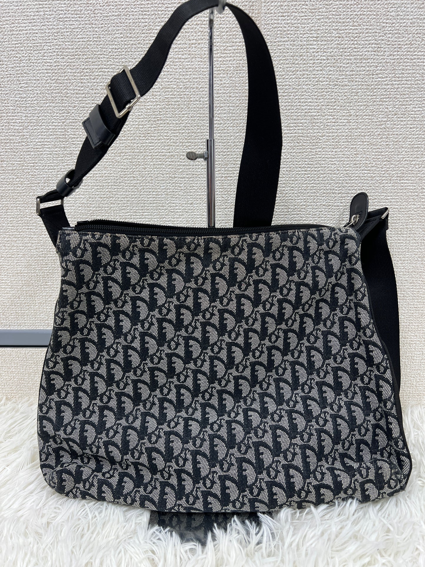 Dior Black Shoulder Bags A-17781