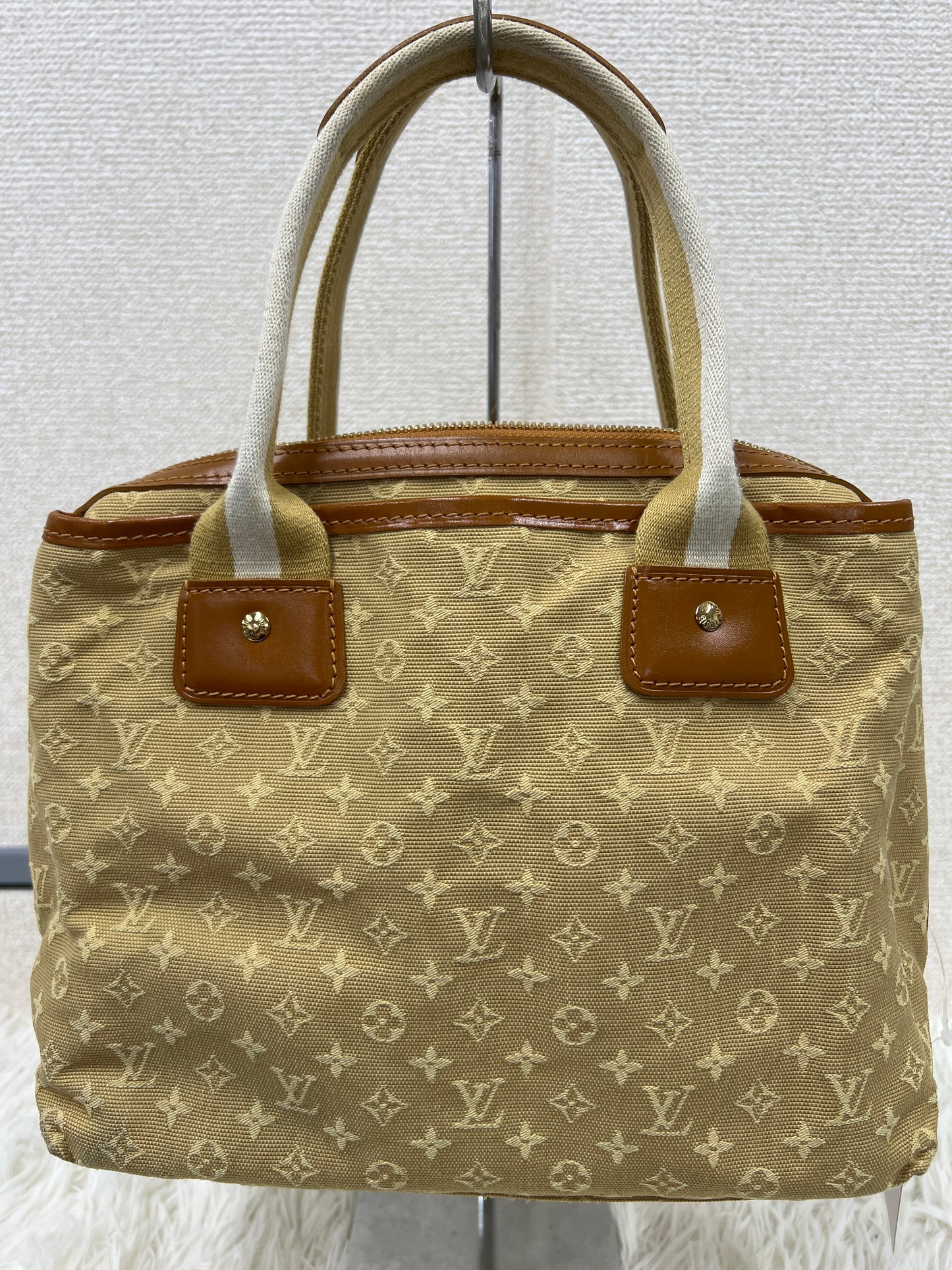 Louis Vuitton Beige Handle Bags A-17782