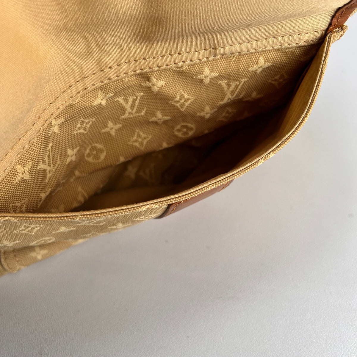 Louis Vuitton Beige Handle Bags A-17782