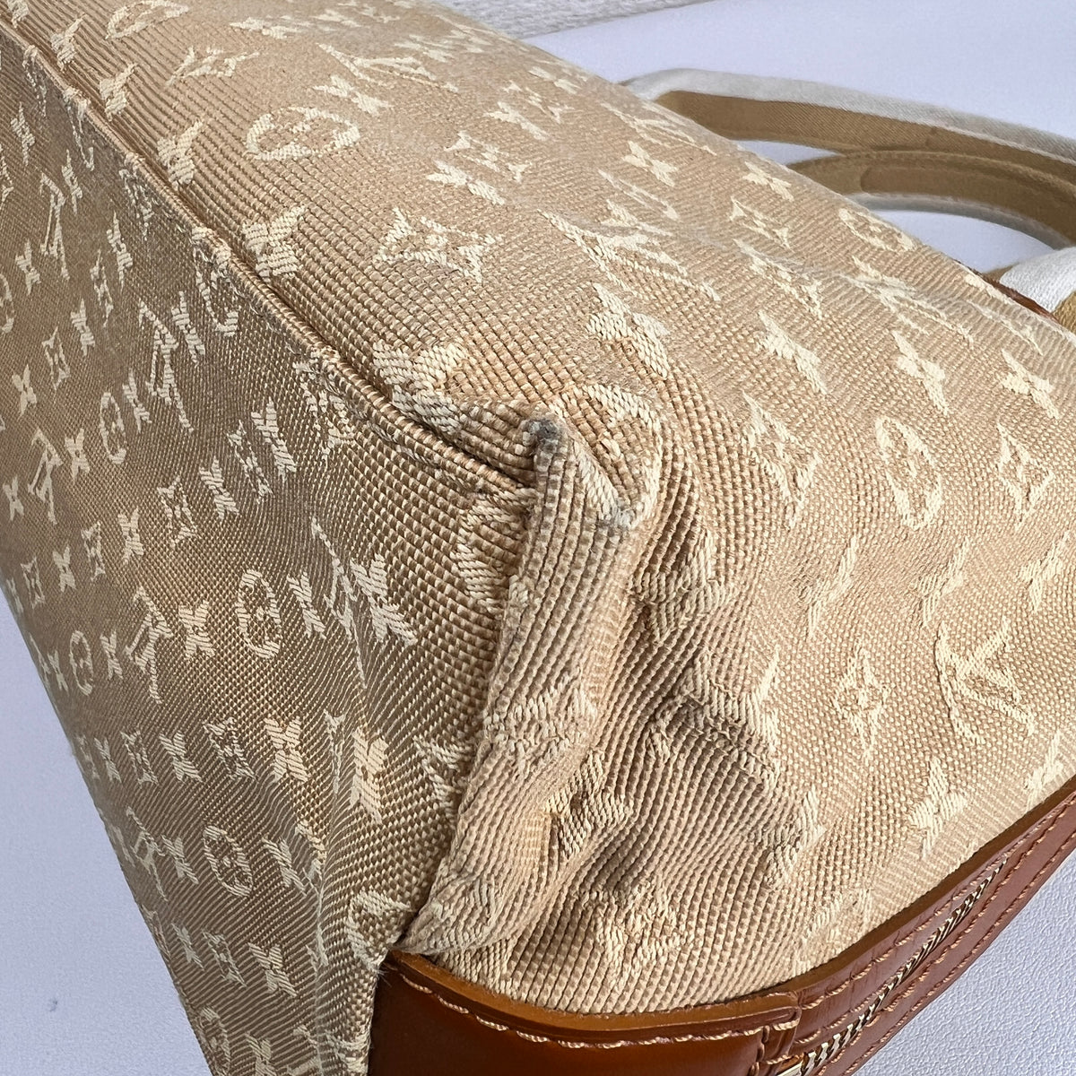 Louis Vuitton Beige Handle Bags A-17782