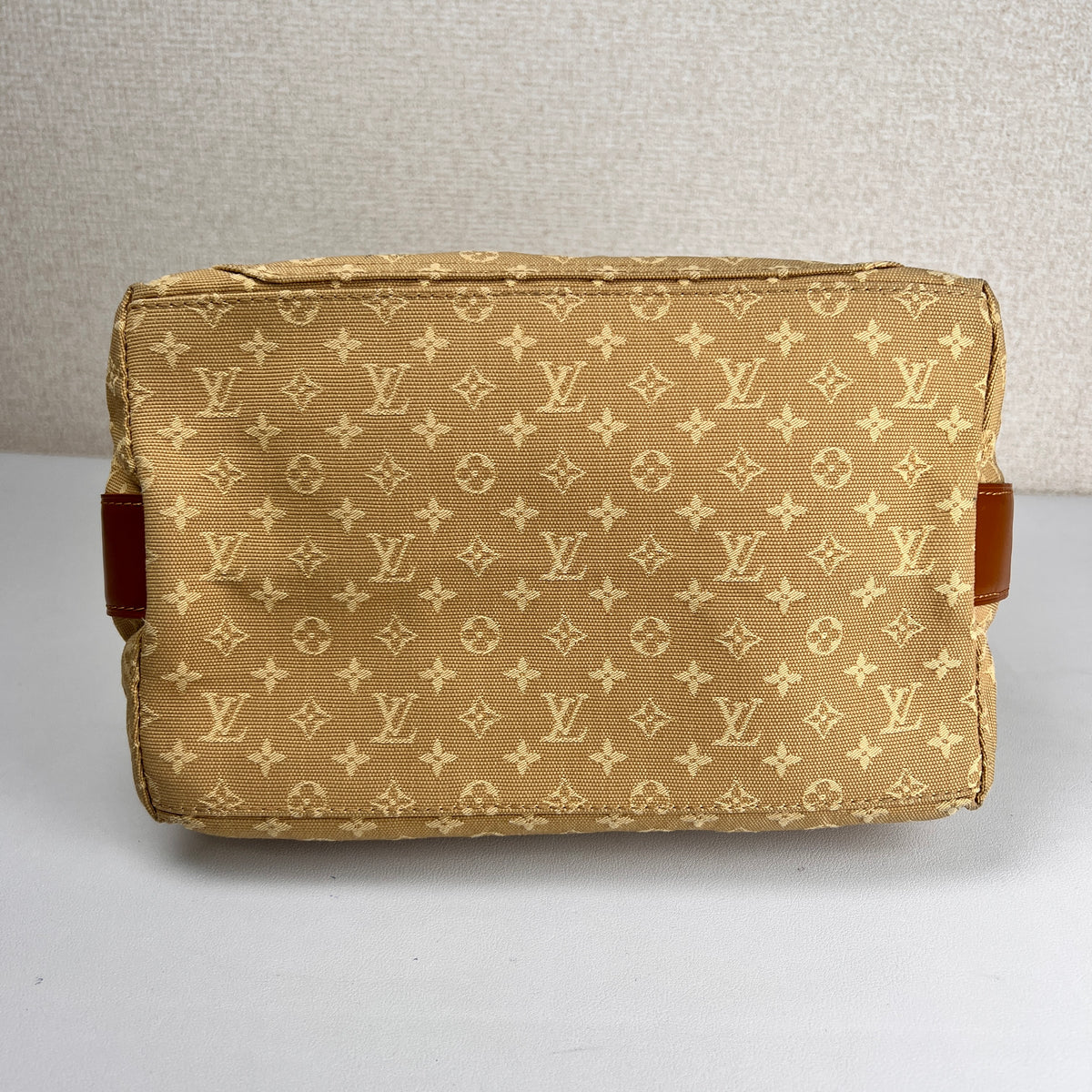 Louis Vuitton Beige Handle Bags A-17782