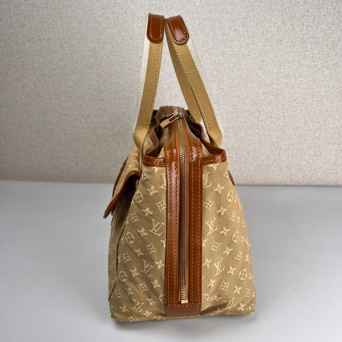 Louis Vuitton Beige Handle Bags A-17782
