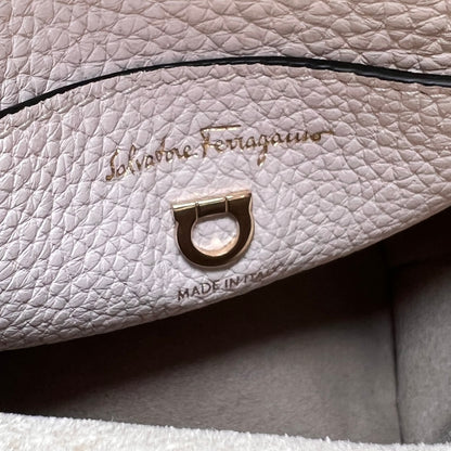 Ferragamo White Shoulder Bags A-17784